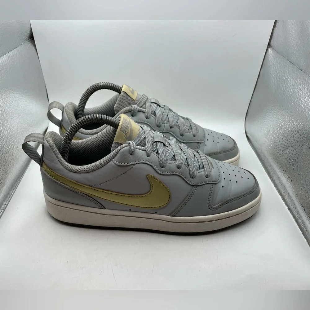 Nike Borough Low 2 blue sneakers size 6Y/ Womens 7.5
